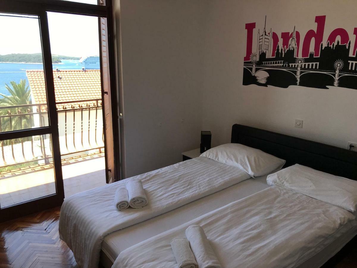 Patak's place, amazing view Apartment Hvar Town Bagian luar foto