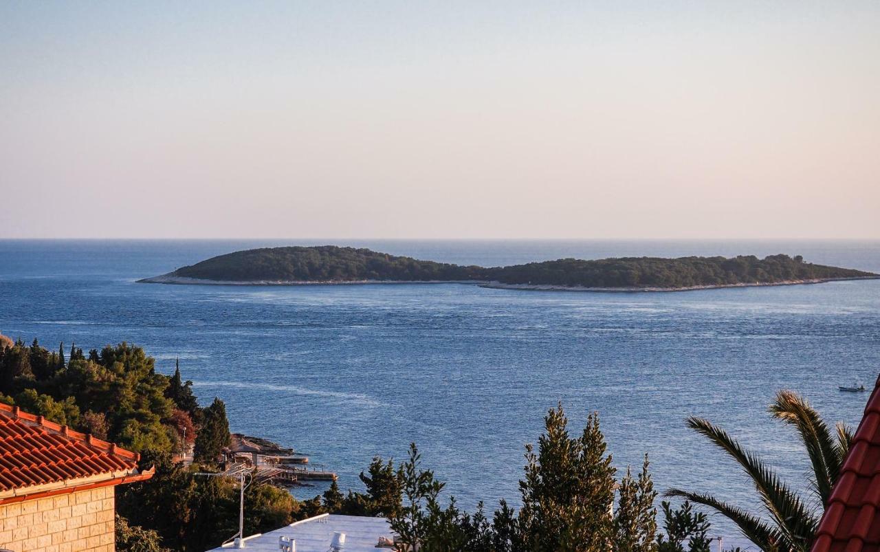 Patak's place, amazing view Apartment Hvar Town Bagian luar foto